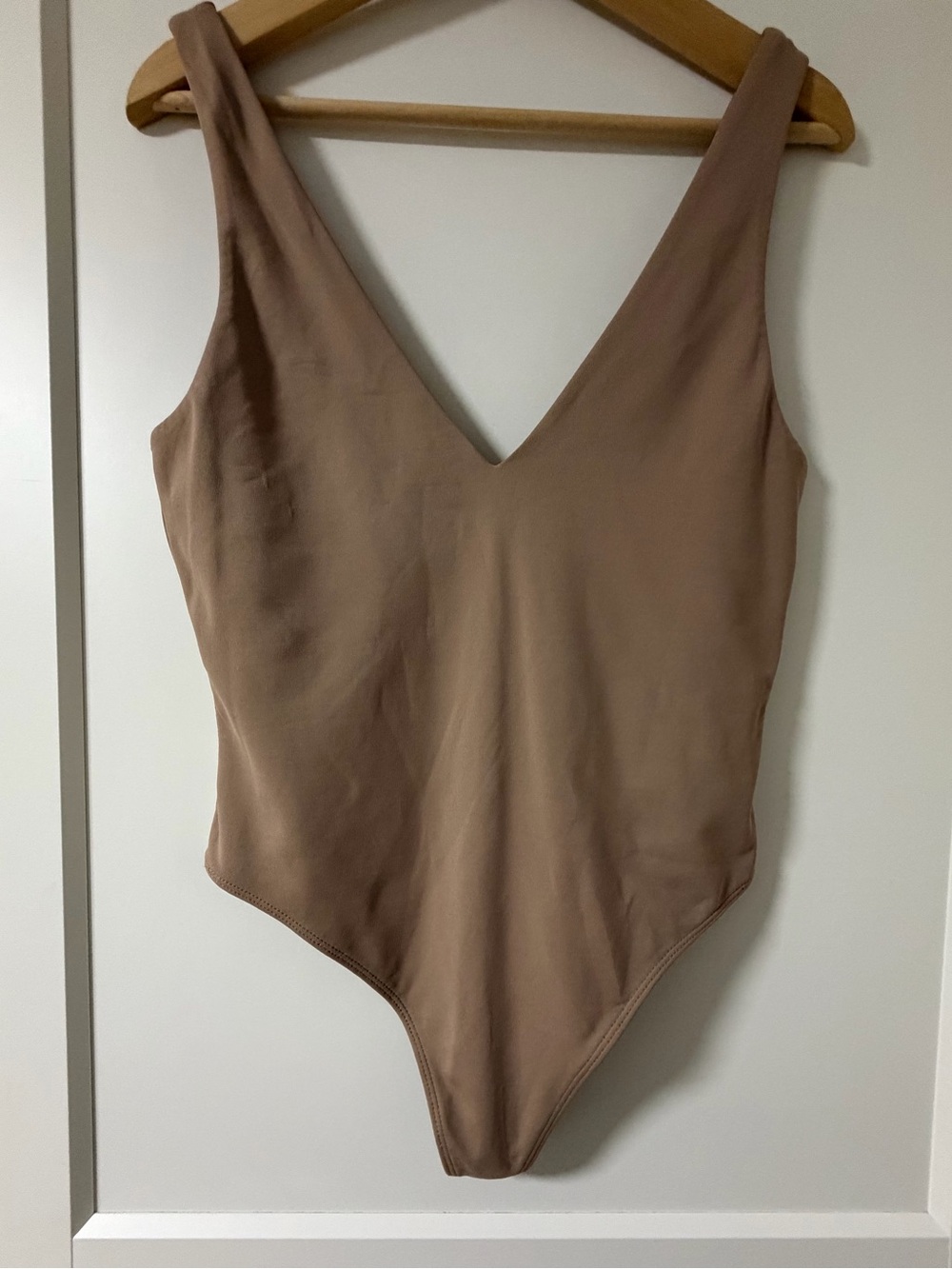 Aritzia Babaton Women’s Bodysuit in Nude Tan